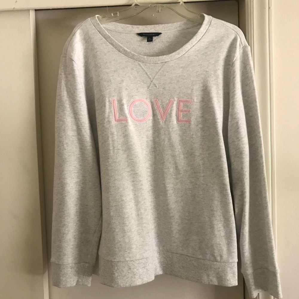 Adorable banana republic sweatshirt 😊😊